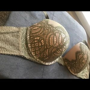 VICTORIA’S SECRET PUSH-UP BRA